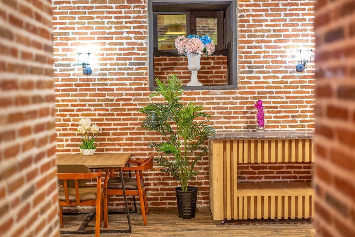 Royal Inn Tbilisi ภายนอก รูปภาพ