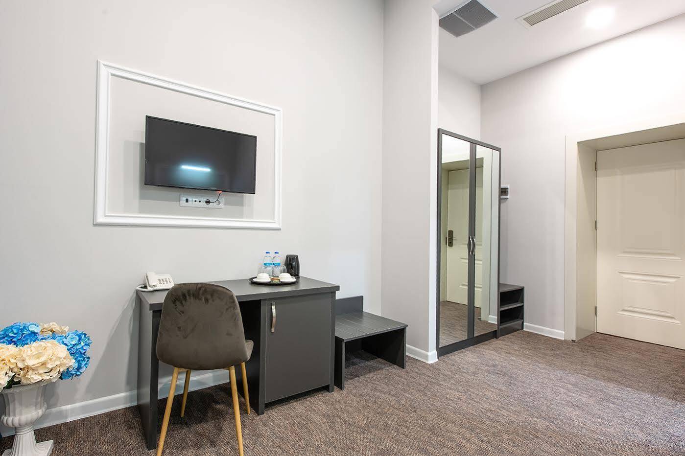 Royal Inn Tbilisi ภายนอก รูปภาพ